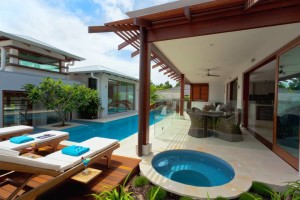 New Home Noosa Heads - Pool and entertaining area